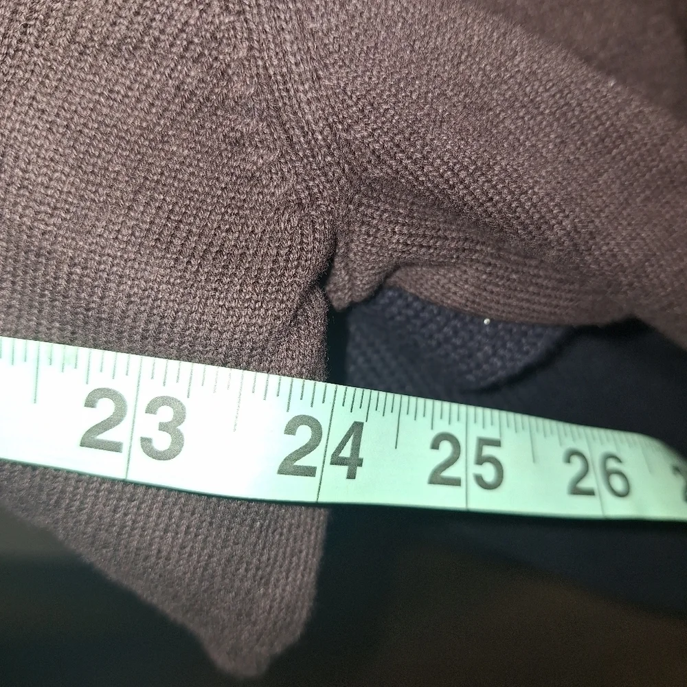A Perry Ellis 1/4 zip 100% cotton sweater in a mens size large. NWT.